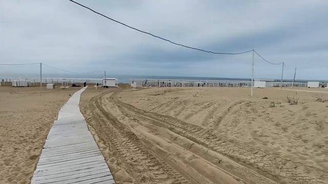 Пляж и море в Джемете, проход к морю через арку Джемете-1.
