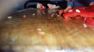 Яичница с овощами лук, помидоры, перец   Готовим по быстрому