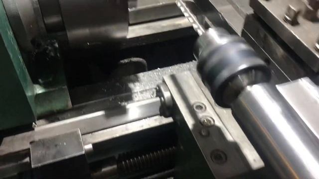 Удобное приспособление в резцедержатель.