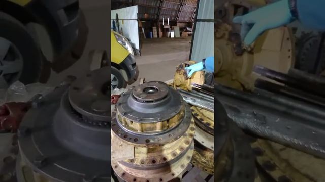 Бортовой редуктор в разборке D6M, D6R
