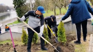 Весело и продуктивно проходит республиканский субботник в Академии МВД