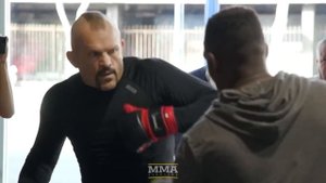 КАРАТИСТЫ В ММА! Как парни в белых пижамах сносят головы ногами в UFC ? Лучшие нокауты