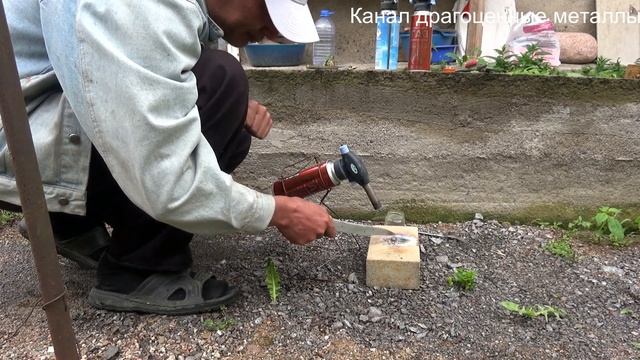 Баллончик и кислота превращает латунь в золото смотреть онлайн