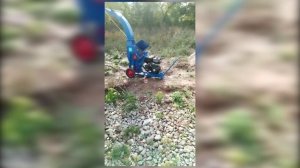 Видеоотчет о работе рубительной машины "Дровосек" мод. М400 (бензиновый двигатель)