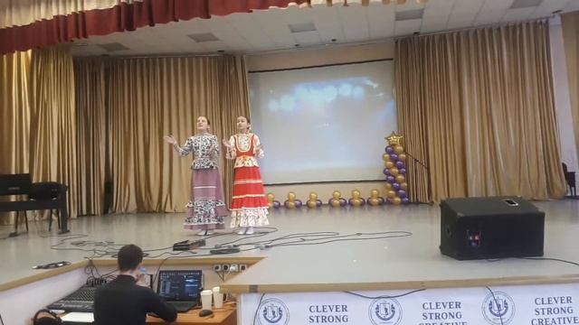 "Деревенька моя". Исполняют Алена Губарева и София Кряжева.(5 кл. МБОУ ВУСОШ).
