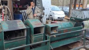 Как работает машина для лущения кедровых шишек