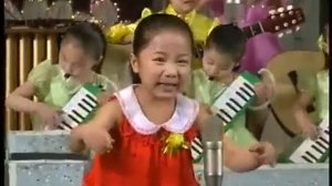 Корейские дети поют песню