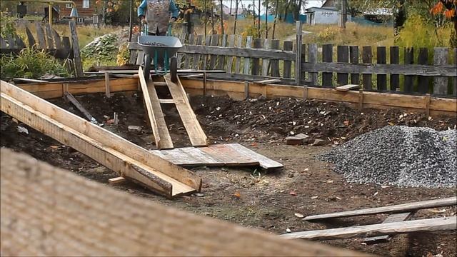 Подготовилась к заливке фундамента//Пошли дожди смотреть онлайн