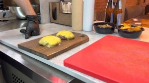 Кулинарное шоу Бургерной М&М. Лучший рецепт приготовления бургера