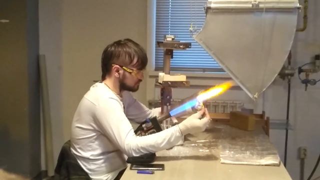 Как делают стеклянные ёлочные игрушки смотреть онлайн