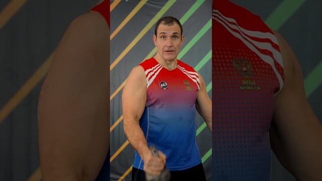 Как накачать бицепс гирей. Иван Денисов. #shorts