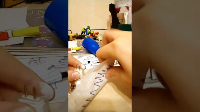 DIY 1 Как сделать робота из лампочки ! ( игрйшечный ) смотреть онлайн