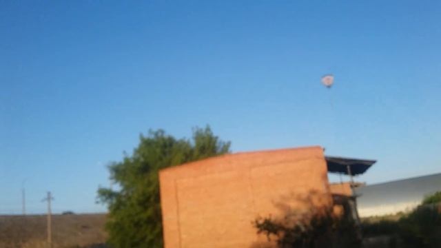 Ласточки вьют гнездо,в небе над Астраханью воздушный шар смотреть онлайн