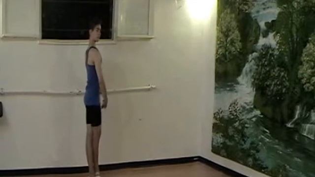 Rond de jambe en l'air en dehors и en dedans смотреть онлайн