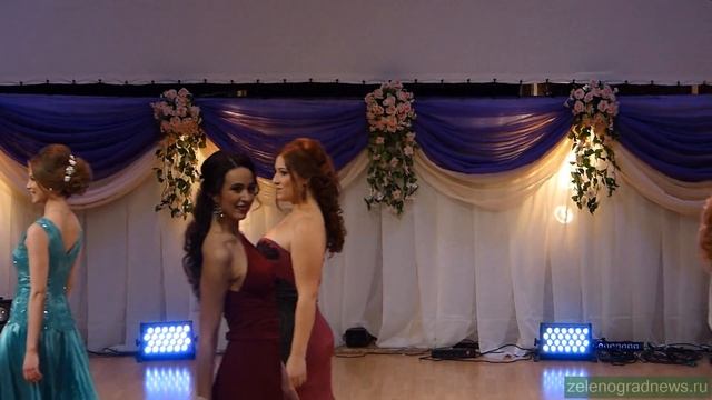Дефиле в вечерних платьях. Конкурс "Мисс МИЭТ'16" смотреть онлайн