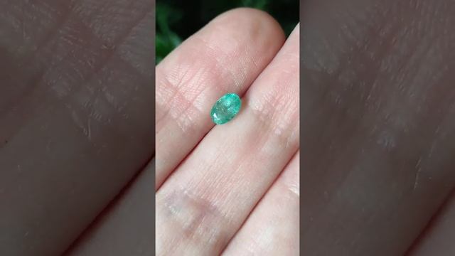 Изумруд натуральный 0.9 ct.