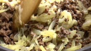 Быстрый пирог  с говяжьим фаршем на размороженном слоёном бездрожжевом тесте..очень вкусно!