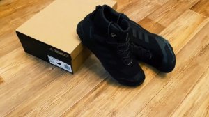 Максик в обзоре тестирует ботинки ADIDAS TERREX TIVID MID