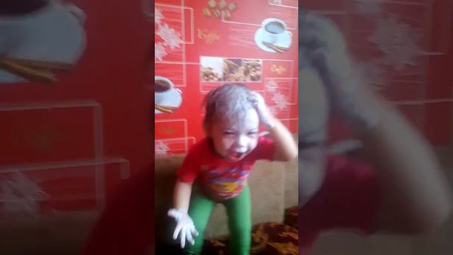 Василиса делает маску из Сметаны смотреть онлайн