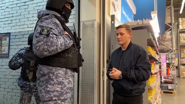 РОСГВАРДИЯ ХОЧЕТ ЗАДЕРЖАТЬ И УВЕЗТИ В ОТДЕЛ / БОРЗЫЙ ОХРАННИК ПОЖАЛЕЛ ЧТО НАПИСАЛ ЗАЯВЛЕНИЕ смотреть онлайн