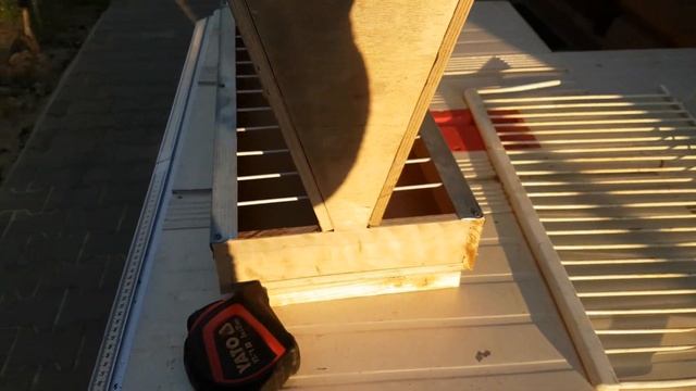 БУНКЕРНАЯ КОРМУШКА(без потери кормов) СВОИМИ РУКАМИ . смотреть онлайн