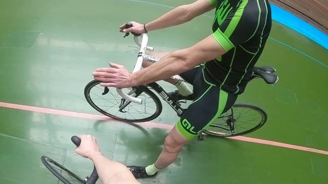 BIKE your STARTUP: BikeTrack - breaks = Велотрек - торможение смотреть онлайн