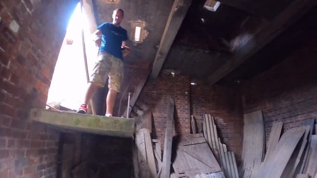 We found a TVR Tuscan at an abandoned RAF base #tvr #tuscan #abandoned #abandonedplaces смотреть онлайн