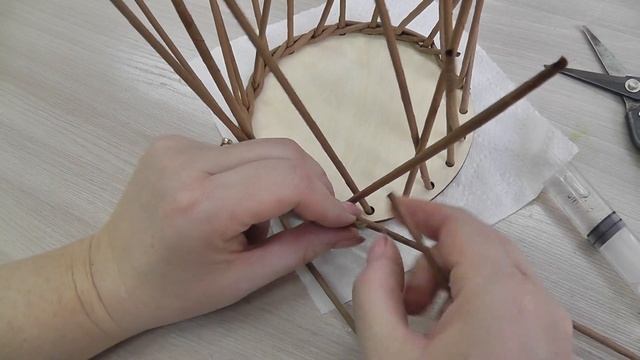 Прямая тройная веревочка. Плетение из газетных трубочек