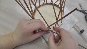 Прямая тройная веревочка. Плетение из газетных трубочек