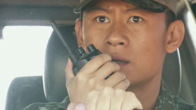 火場營救！解放軍工兵排雷意外引發大火，隊友發動一切資源營救！ смотреть онлайн