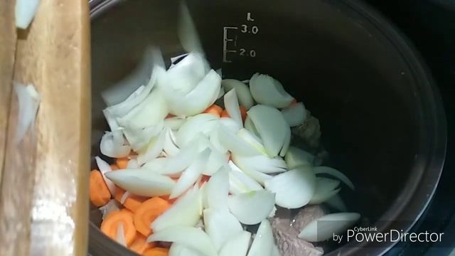 ГУЛЯШ. МЯСО ТАЕТ. Нежное мясо в соусе.