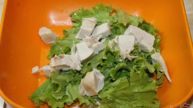 Салат с грушей и курицей