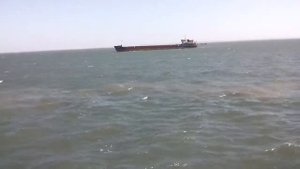 Теплоход Волго-Балт спешит на погрузку.