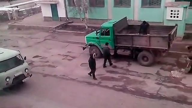 26.03.2013 Жирновск ремонт дороги по ул.Пушкина смотреть онлайн