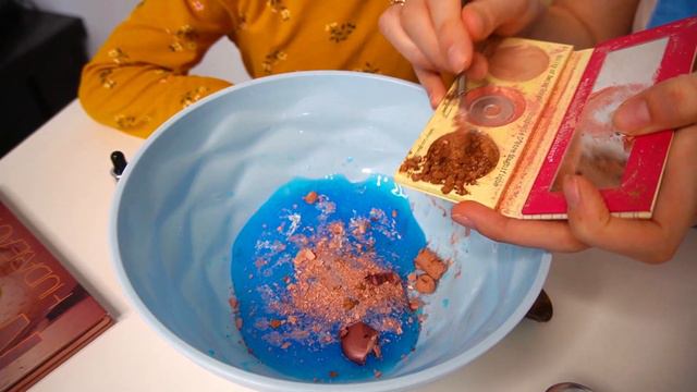 Амалия с мамой делают слайм из косметики смотреть онлайн