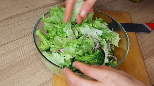 Мало кто знает этот рецепт! Салат с брокколи и вялеными помидорами.