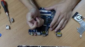 Acer Aspire One D250 - чистка от пыли (разборка, замена термопасты, сборка)