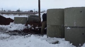 Как мне выкопали питьевой колодец ямобуром,и установили бетонные кольца в декабре за 8 часов.