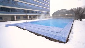 Открытый бассейн в отеле Sheraton Skypoint Luxe