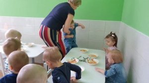 Ясельная группа. Обед и отход ко сну. Частный детский сад "Ступени роста"
