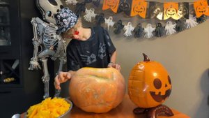Как вырезать тыкву на Хэллоуин! Готовимся к Halloween! #куртойботан #хэллоуин #halloween