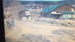 В Усть-Куте с большегруза сорвался контейнер