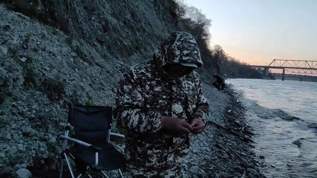 Рыбалка .Волховская ГЭС. Салют в День Победы. Налим. Другая рыба.