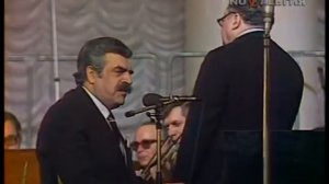 «Журавли́» — песня композитора Я́на Фре́нкеля на стихи Расу́ла Гамза́това.        Ян Френкель
