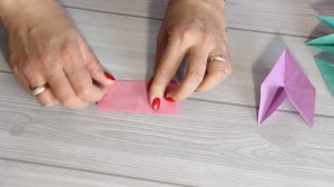 Вертушка,бумажная юла,бумажный спиннер. Чем развлечь ребенка на карантине? Соня собирает вертушку.