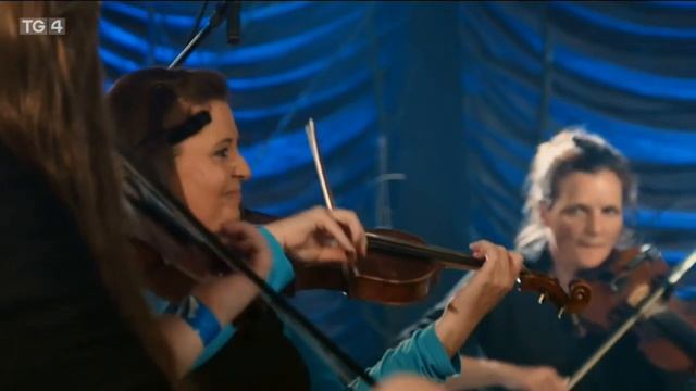 The Sí Fiddlers - Francie Mooney's & Vincent Campbell's Mazurkas | Fleadh 2020 | TG4 смотреть онлайн