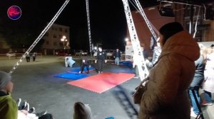 Выступление воздушных гимнастов.