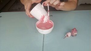 Декор чашки с помощью лака для ногтей