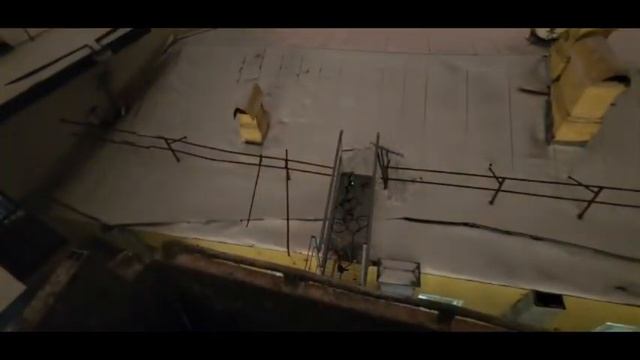 Монтаж вертикальной лестницы в одном из районов старой Москвы смотреть онлайн