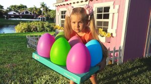 Diana pretend play with eggs surprise toys